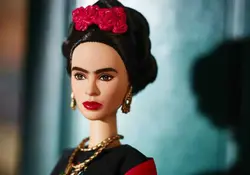 Barbie Frida Kahlo, que estará en el mercado mexicano el próximo 20 de abril, es parte del lanzamiento global de la línea 'Sheroes'. Foto: Especial