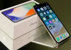 Apple podría eliminar el notch del modelo que siga del iPhone X en 2019. Foto: Reuters.