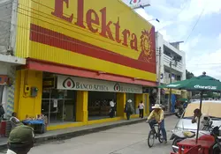 La cadena Elektra no sólo quiere competir con Amazon y eBay en México, sino que irá por el mercado de connacionales en Estados Unidos. Foto: Archivo