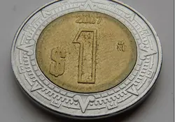 El primer peso mexicano, el tepuzque. Foto: Especial