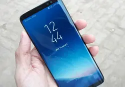 Usuarios en redes sociales reportan que sus teléfonos Samsung envían fotos, del mismo móvil, a sus contactos y sin permiso. Foto: Pixabay.