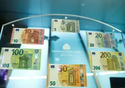 La segunda serie completa de los nuevos billetes de euro entrará en circulación el 28 de mayo de 2019 en la Unión Europea. Fotos: Reuters.