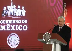 Andrés Manuel López Obrador indicó que el Gobierno federal ya cuenta con el plan de distribución de la gasolina, ante la compra de 500 pipas (Notimex)
