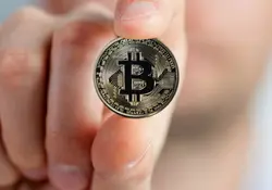 Bitcoin toca los 8 mil dólares, ¿regresa de la tumba? Foto: Pixabay