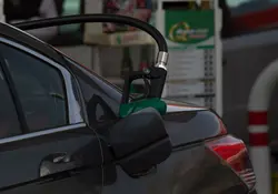 Para reducir los precios de las gasolinas al público de manera estructural, se requiere aumentar la competencia entre estaciones de servicio. Foto: Cuartoscuro