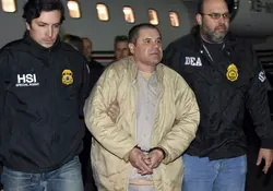 ‘El Chapo’ leyó una carta ante el tribunal en la que se quejó por los tratos recibidos durante su confinamiento. Foto: AP.