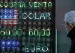 Los anuncios no logran calmar al mercado cambiario y bursátil. Foto: Reuters 