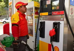La Profeco celebró a las marcas de gasolina con los precios más bajos durante los 6 meses de verificación. Foto: Cuartoscuro 