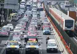 Taxistas de la Ciudad de México se manifestaron en contra de aplicaciones de movilidad como Uber, Cabify y Didi, lo cual ocasionó caos vial en distintos puntos de la urbe. Foto: Cuartoscuro