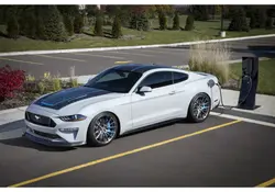Apodado como “Mustang Lithium” esta rareza puede alcanzar una potencia de 900 caballos de fuerza. Foto: Ford