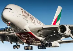 La Secretaría de Comunicaciones y Transportes (SCT) ya le otorgó el permiso para volar a Emirates. Foto: iStock 