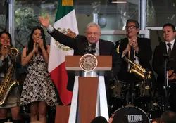 El presidente López Obrador visitó la Sociedad de Autores y Compositores de México (SACM). Foto: Cuartoscuro 
