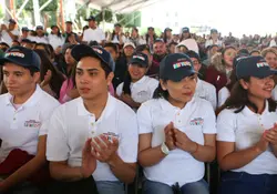 El presidente López Obrador pretende replantear el programa de Jóvenes Construyendo el Futuro. Foto: Twitter @STPS_mx