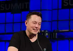 Elon Musk, CEO y fundador de Tesla, dice que un grado universitario no significa que la gente tenga “una habilidad excepcional”. Foto: Reuters.
