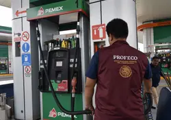 La Profeco presentó el reporte “Quién es quién” y destacó la baja en los precios de la gasolina del país. Foto: Cuartoscuro 