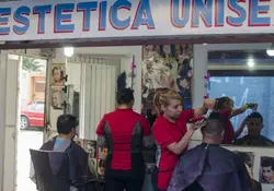 En México, más de 80 mil salones de belleza generan empleo para 200 mil personas que a su vez sustentan. Foto: Cuartoscuro.