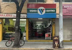 Un usuario en Twitter hizo viral la existencia del último Videocentro de México. Foto: Twitter/@Grajeda