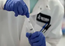 Vacuna contra covid podría estar lista para producirse en noviembre. Foto: Reuters