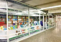 Desde hace seis meses, los locales de libros del pasaje Zócalo-Pino Suárez están cerrados a pesar de que las librerías ya laboran. 