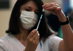 'Vacunas contra covid-19 son efectivas La nueva variante del virus parece ser entre un 40% y un 70% más contagiosa, de acuerdo con los investigadores británicos. Foto: Reuters nueva cepa', asegura ministro de Salud de Alemania