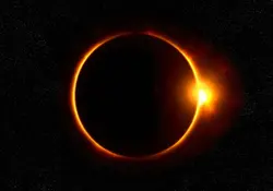 Un eclipse solar ocurre cuando la Luna queda en medio del Sol y la Tierra. Foto: Pixabay.