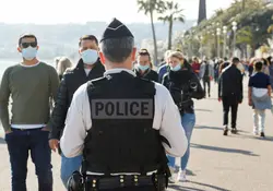 Desde el viernes por la noche, las autoridades extendieron a otras regiones las medidas de confinamiento ya impuestas en París y otros sectores. Foto: Reuters