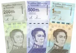 Los venezolanos, que antes cargaban gruesos fajos de billetes en moneda local, ahora hacen pagos con dólares en efectivo. Foto: Twitter / @BCV_ORG_VE