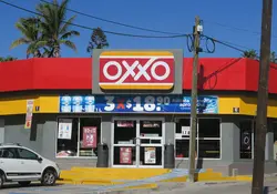 El 80 por ciento de los depósitos que se realizan en el país son a través de las tiendas Oxxo. Foto: iStock 