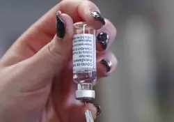 Esta es la fecha estimada por expertos donde todos tendrán una vacuna covid en el mundo. Foto: AP