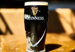 Guinness es un cerveza que, a diferencia de otras, no tiene que estar muy fría. Su temperatura debe ser de 6 grados. Foto: Pixabay