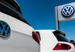 La unidad de Volkswagen AG en México dijo que espera reiniciar la producción de tres segmentos a partir de la próxima semana y en julio. Foto: iStock