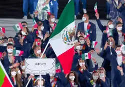 Este viernes inició oficialmente el magno evento de los Juegos Olímpicos en Tokio, aquí te presentamos algunas imágenes de los atletas mexicanos en el desfile inaugural. Foto: *Video Juegos Olímpicos 