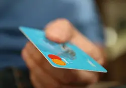 Lo primero que debes conocer es cómo funcionan las tarjetas de crédito: el banco te presta dinero bajo la promesa de devolverlo en un plazo determinado. Foto: Pixabay.
