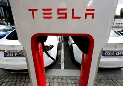 El CEO de Tesla, Elon Musk confirmó, a través de sus cuenta de Twitter, que a finales de este año la red Supercharger estará abierta para otras marcas de autos eléctricos. Foto: Reuters 