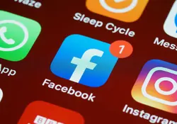 La red social Facebook ha vuelto a introducir a modo de prueba las llamadas de voz y de vídeo en su aplicación principal. Foto: Unsplash 