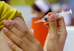 El gobierno de Estados Unidos anunció que a partir del próximo 20 de septiembre se comenzarán a aplicar terceras dosis de refuerzo de la vacuna contra covid-19, ante el riesgo de la variante Delta. Foto: Reuters 