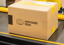 En los últimos años, Mercado Libre ha reforzado su red logística de última milla en territorio mexicano, que incluye una flota de camiones y cuatro aviones. Foto: Twitter / @MercadoLibre