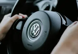 A partir de 2030 Volkswagen ya no ofrecerá en ninguno de sus automóviles la transmisión manual. Foto: Unsplash 