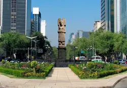 La joven de Amajac será la escultura que quedará en el lugar donde antes de ubicaba Cristobal Colón en el Paseo de la Reforma. Foto: Twitter/@CulturaCiudadMx