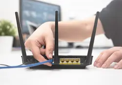 La función de router es la de administrar todas las conexiones inalámbricas en tu casa. Foto: iStock
