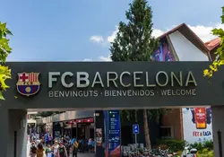 Debido a la crisis financiera por la que atraviesa el Barcelona FC, el club decidió apostar por subastar como NFT algunos momentos históricos de la escuadra culé. Foto: iStock 