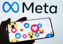 La empresa Facebook, ahora conocida como Meta, comenzó a discutir sobre la posibilidad que tiene la compañía tecnológica de abrir tiendas físicas. Foto: iStock 