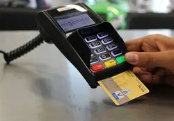 Pagar con tarjeta de crédito tiene diversos beneficios como seguro de compra protegida, emergencia en viajes, seguro de vida o apoyo en caso de robo de identidad. Foto: Pixabay.