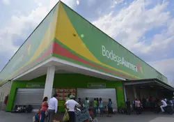En nuestro país por fin se abrió la primera gasolinera ubicada en una tienda de autoservicio de Bodega Aurrera, tras la reciente firma del acuerdo entre la cadena Walmart y la empresa Gazpro. Foto: Cuartoscuro 