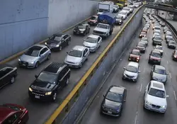 Se aplicarán multas de entre $521 y $911 a las personas que residan en la Ciudad de México y tengan (o adquieran) un automóvil con placas de otras entidades, tal como de Morelos y del Estado de México. Foto: Cuartoscuro 