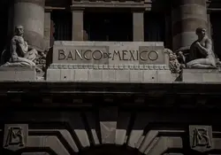 Banxico decidió no quedarse atrás y ahora forma parte de los bancos centrales en el mundo que están considerando lanzar su propia moneda digital, aunque deberá enfrentar varios retos. Foto: Cuartoscuro 