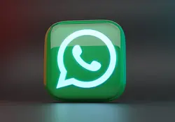 Cada vez más personas usan WhatsApp Web por los beneficios que ofrece, sin embargo, si descuidas tu computadora y dejas abierto el chat alguien podría acceder a tus conversaciones. Foto: Unsplash 