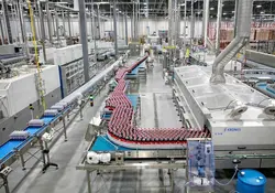 La segunda embotelladora de Coca-Cola más grande de Latinoamérica, Arca Continental, registró ventas netas por 49,138 millones de pesos durante el cuarto trimestre de 2021. Foto: *Especial