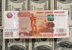 La guerra contra Ucrania ya hizo que el rubro ruso se desplomara en 30%, por lo que el banco central de Rusia subió las tasas de interés a 20 por ciento. Foto: Reuters.