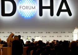 El día 26 de marzo de 2022 comenzaron las actividades del 20° Foro Económico de Doha en Catar. El Emir de Catar Jeque Tamim bin Hamad al-Thani dió la bienvenida a los expositores. Foto: Reuters